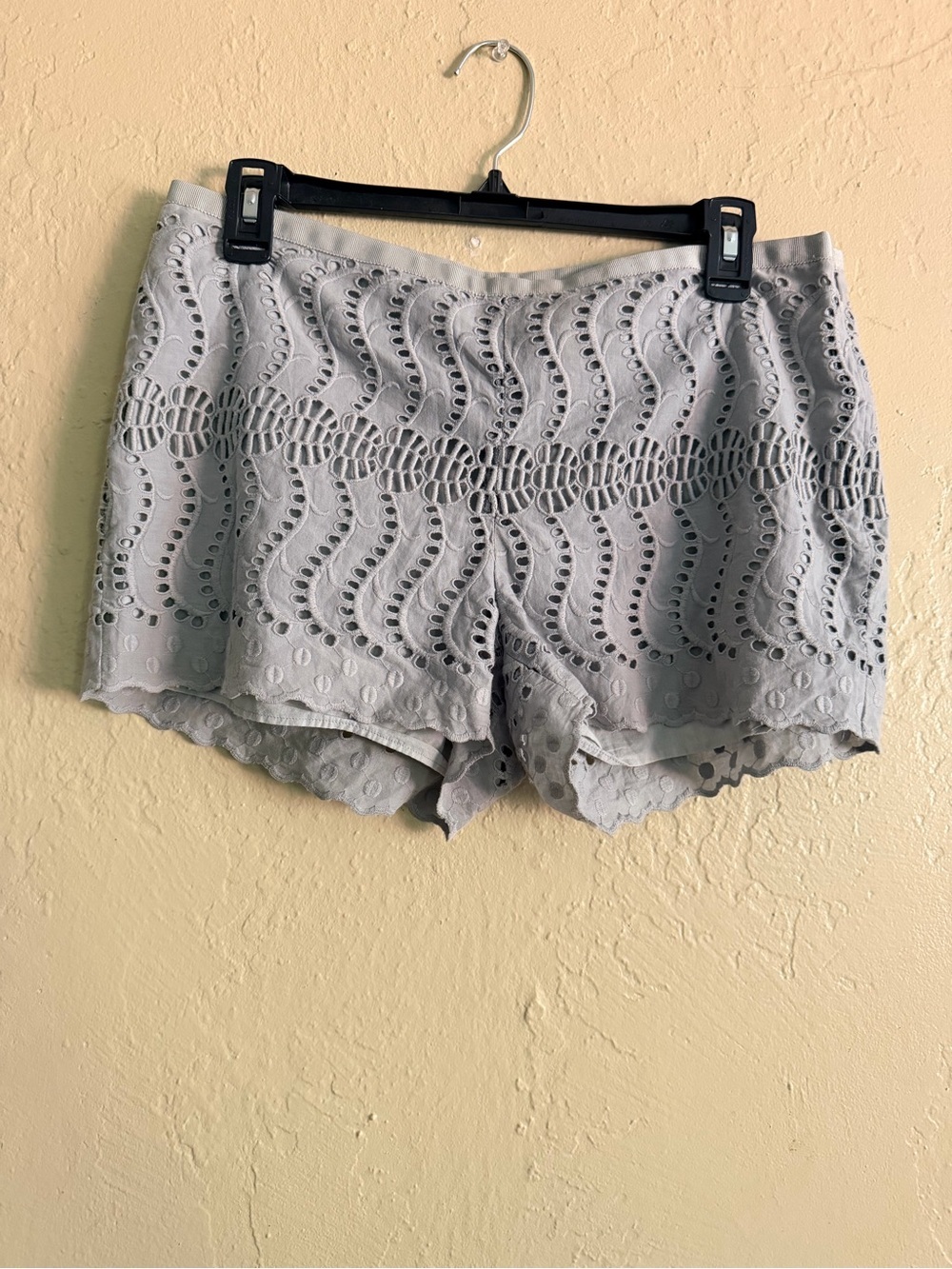 J. Crew Woman’s Light Gray Eyelet Scalloped Hem Shorts With Side Zipper, Size 6